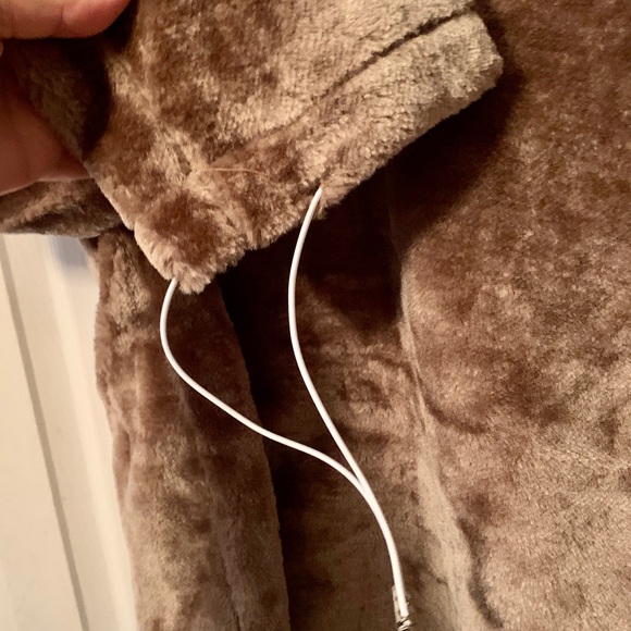 Faux fur half zip pullover (med) - Picture 4 of 5